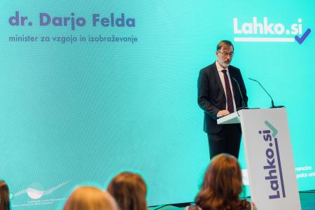 Minister za vzgojo in izobraževanje dr. Darjo Felda